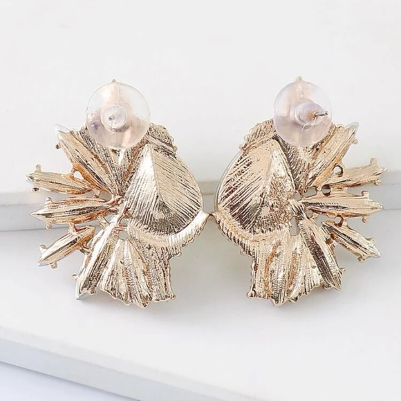 Luxury Look Rhinestone Stud Earrings - Picture 2 of 8